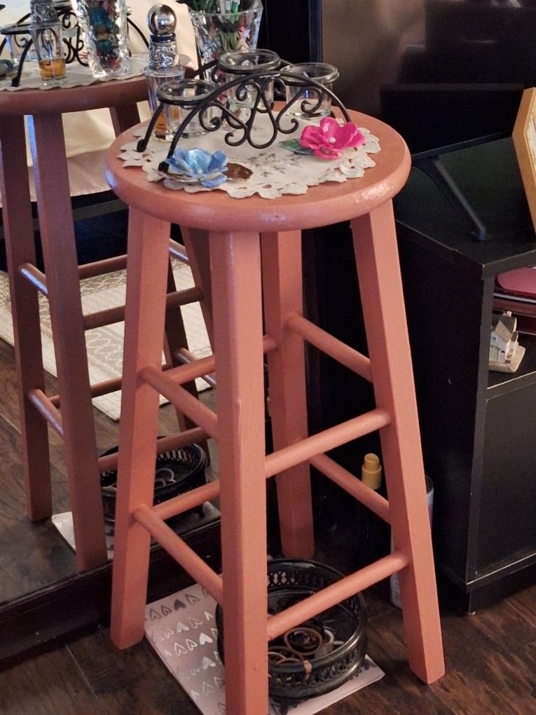 Bar Stool/ Elevated Small Round Table