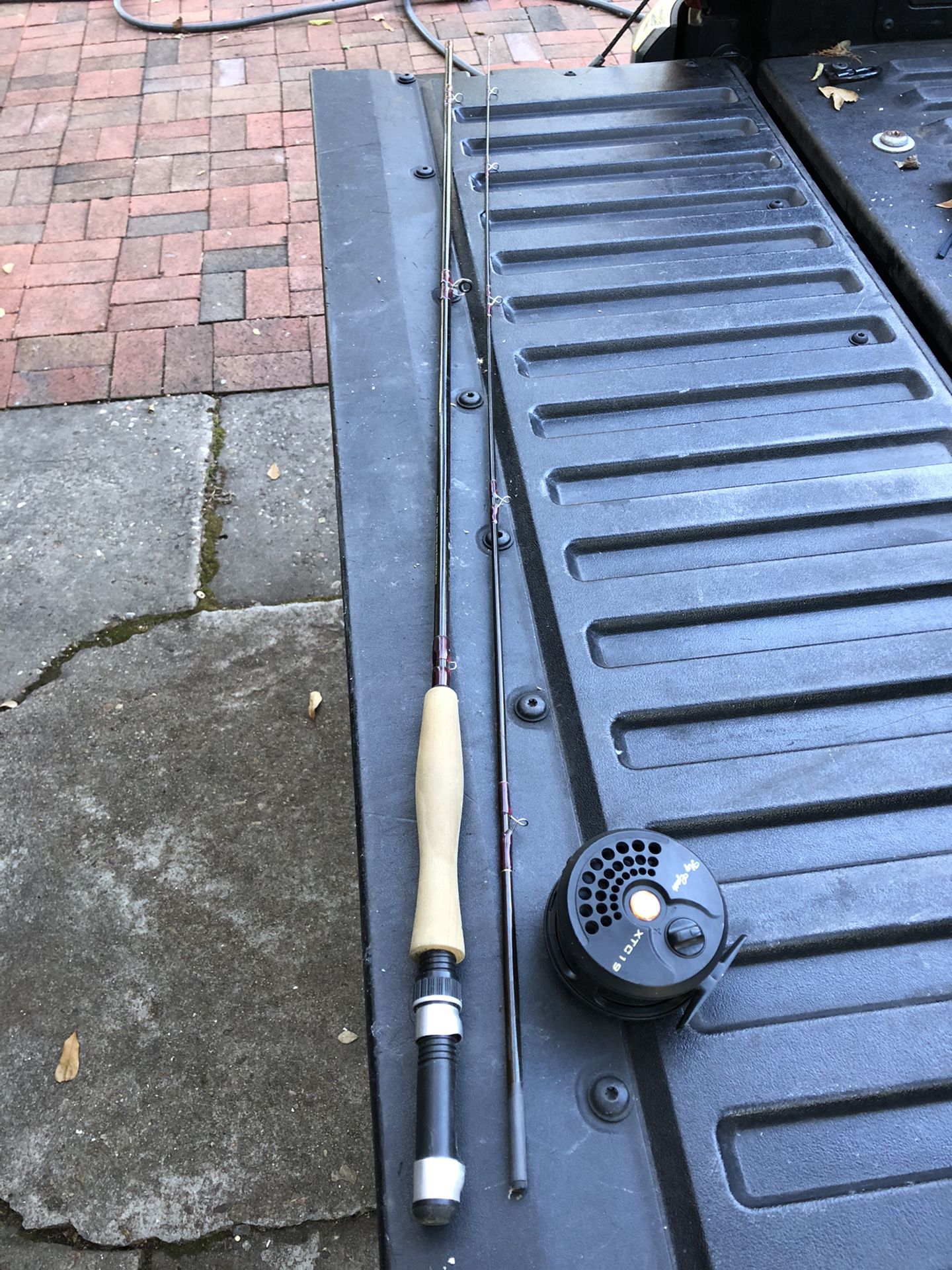 South bend 6wt fly rod 8’ 2 piece with reel