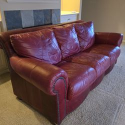 Vintage Burgundy Leather Sofa – Chesterfield Style Accents