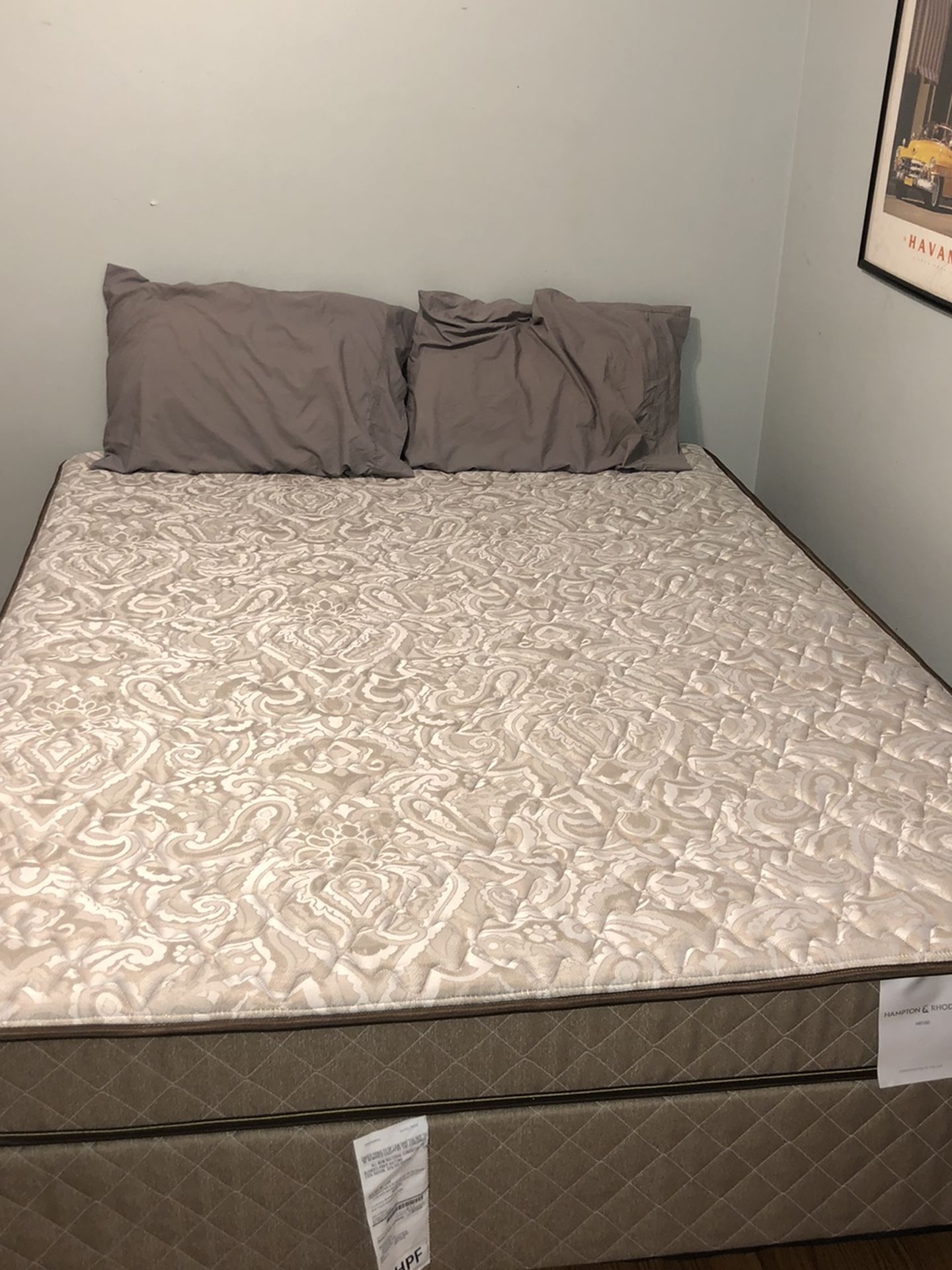 Hampton & Rhodes Queen Size Mattress And Base for Sale in Angier, NC