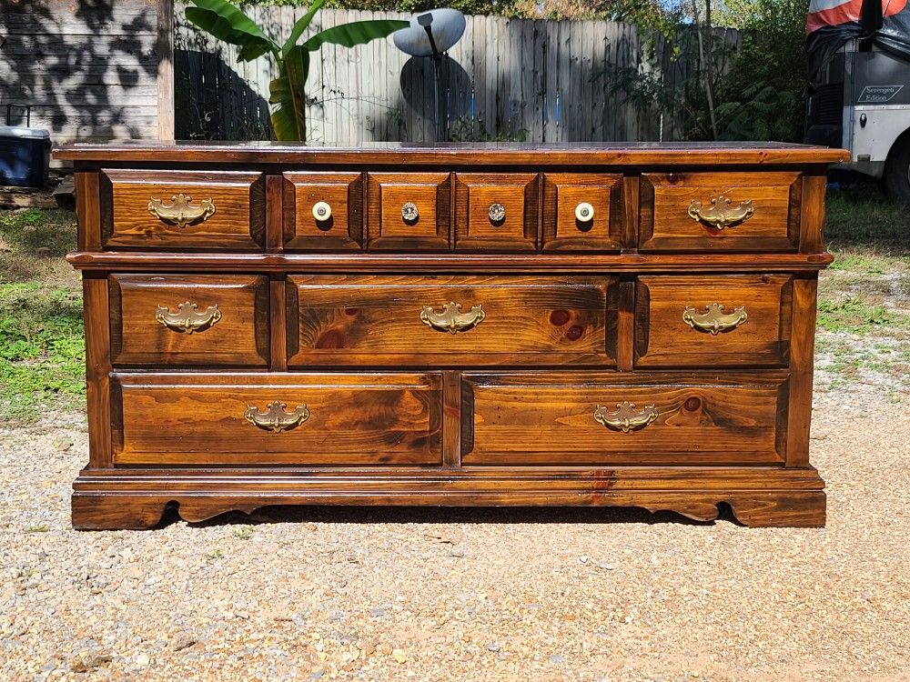 Lea Industries Dresser Buffet Sideboard TV Entertainment Stand
