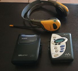 Vintage sony Walkman lot" read description"