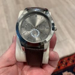 LARGE WATCH PLENTY OF DIALS