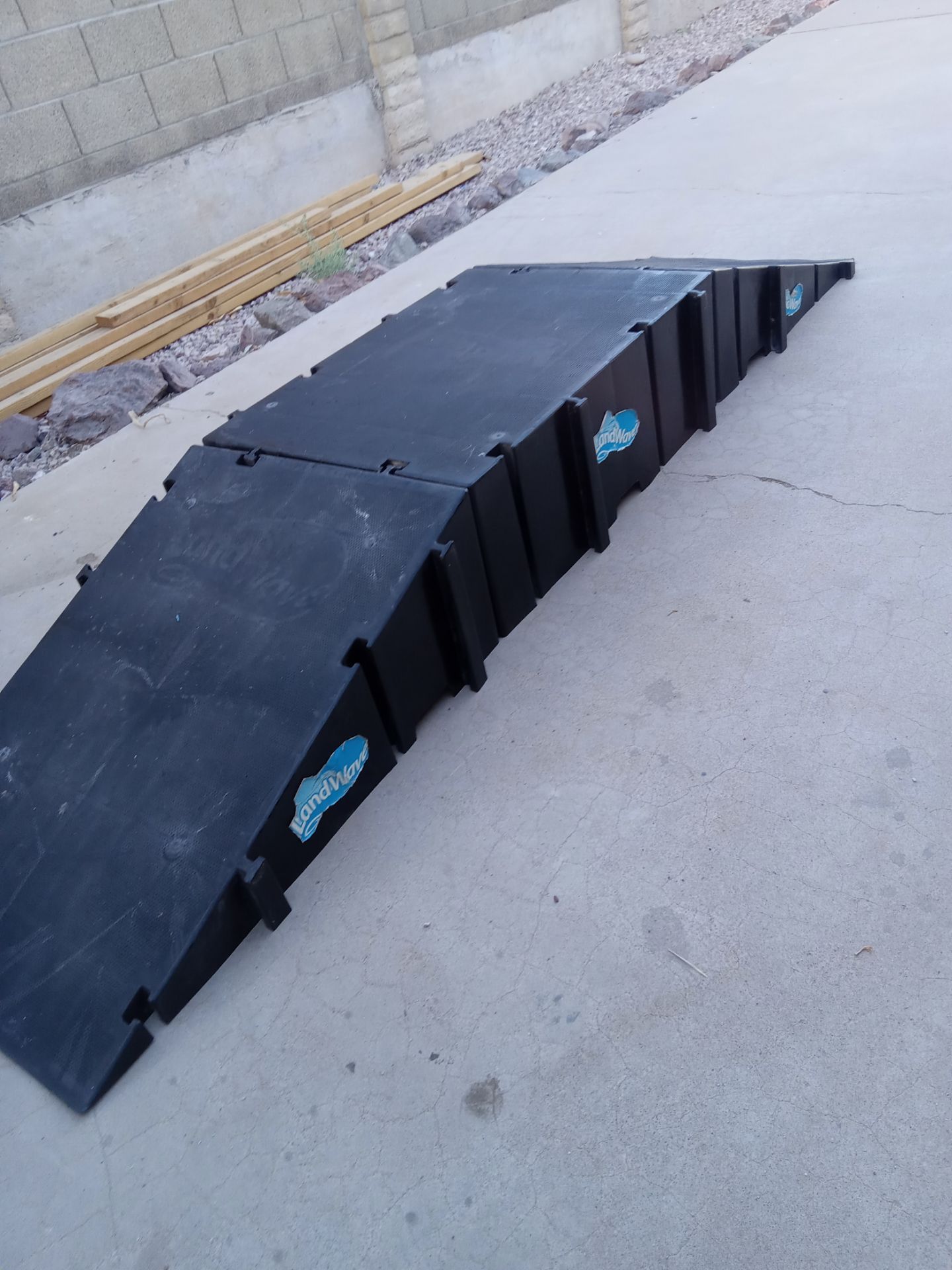 Land wave ramp good condition