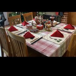 Kitchen Table With 6 Chairs. Table Pulls Apart To Seat 6! 