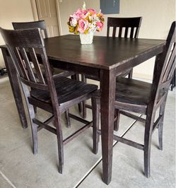 Table & Chairs