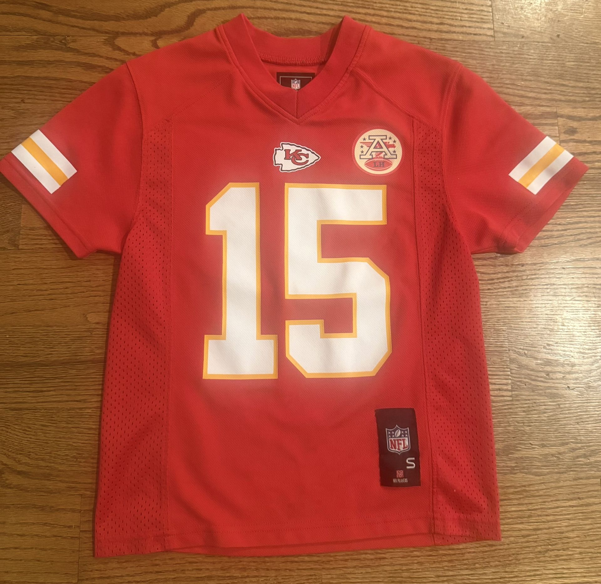 Patrick Mahomes KC Chiefs Football Jersey, Size Youth Small!