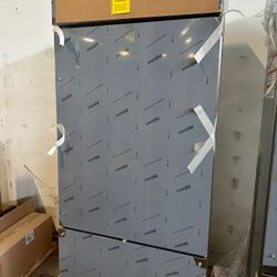monogram  fridge GE monogram 36 inches botton  freezer warranty ready to deliver 6 month warranty ready to deliver..$6500..
