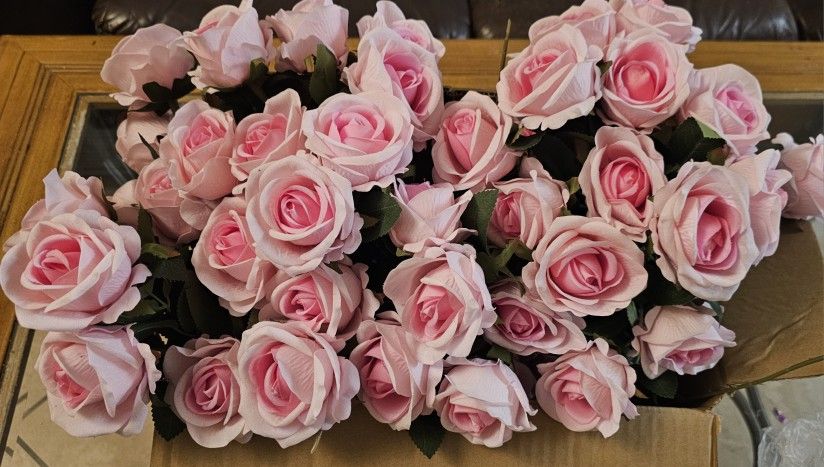 New 100 pcs Artificial Roses in Bulk,