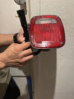 🚗 Chrysler Tail Light (OEM) – Part #AISTR89YJ