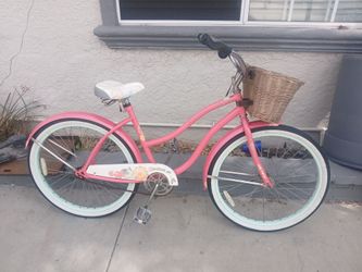 Women's 26" Huffy Cranbrook beach cruiser with basket