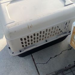 Medium to large dog crates please read description