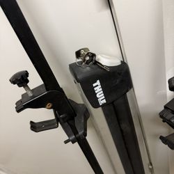 Thule Ski/Snowboard Rack + Universal Crossbars - Includes 2 Keys - Ready to Mount