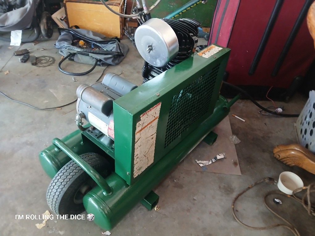 AIR COMPRESSOR