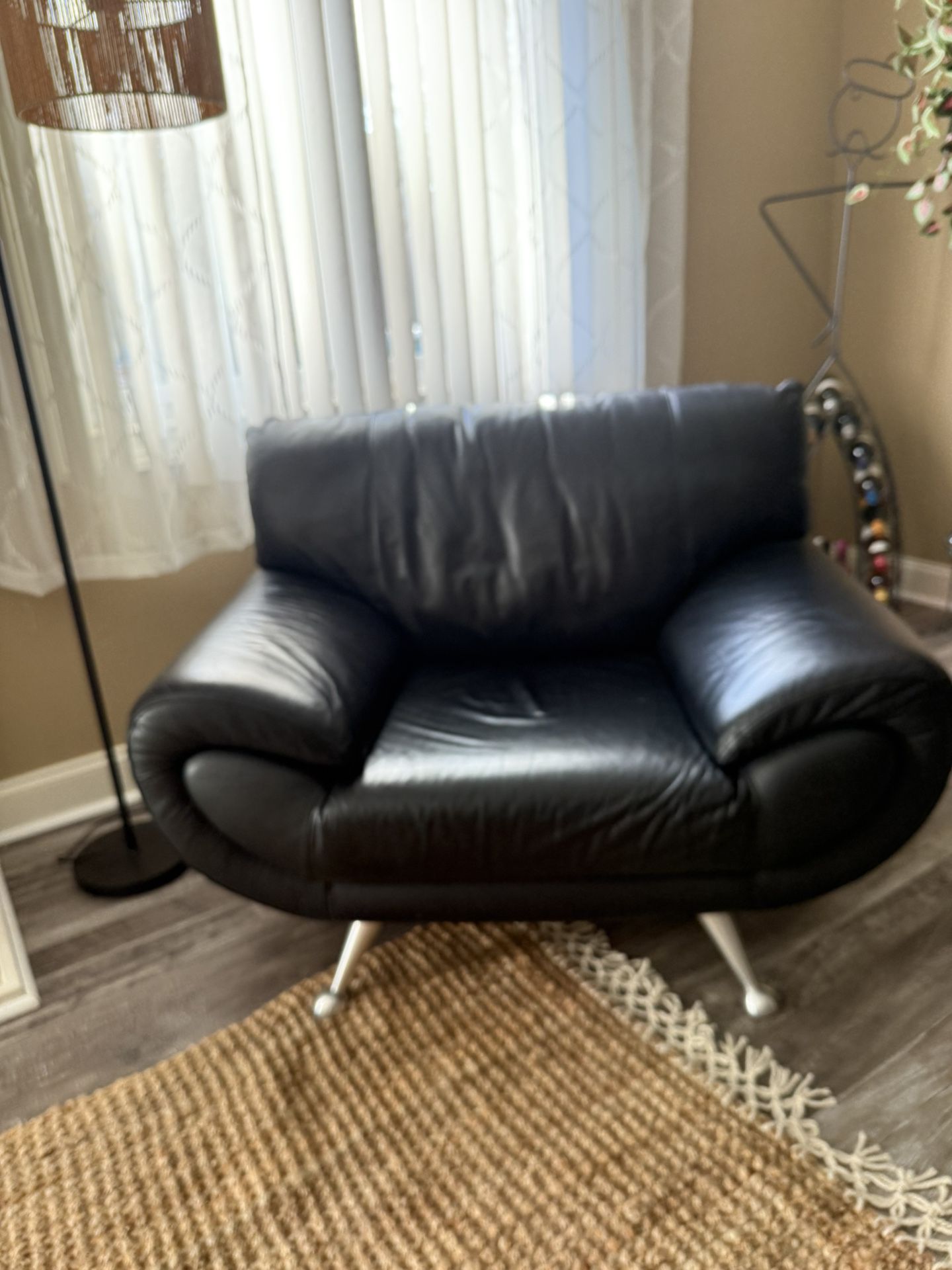 Living room, distressed, leather set