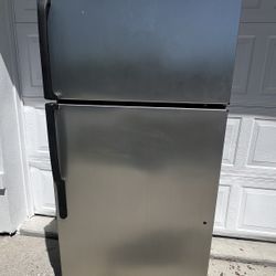 GE Stainless Steel Refrigerator 
