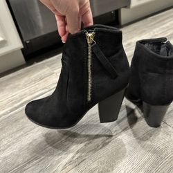 Women’s Black Suede Booties With Gold Zipper Size 7