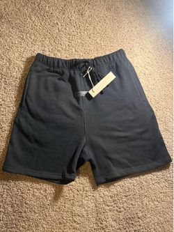 Black essential shorts (Medium)