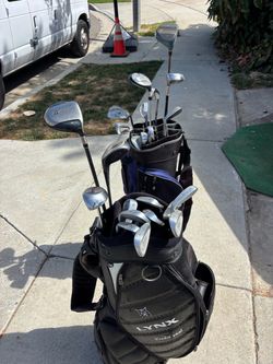Golf Clubs with bags right handed