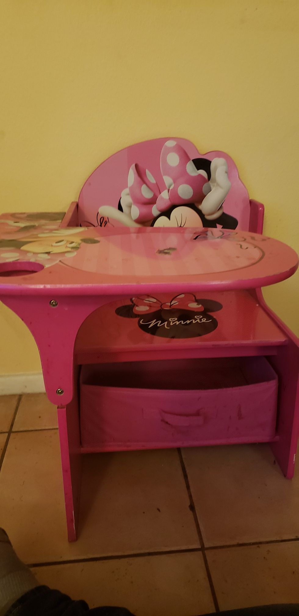 Minnie mouse desk