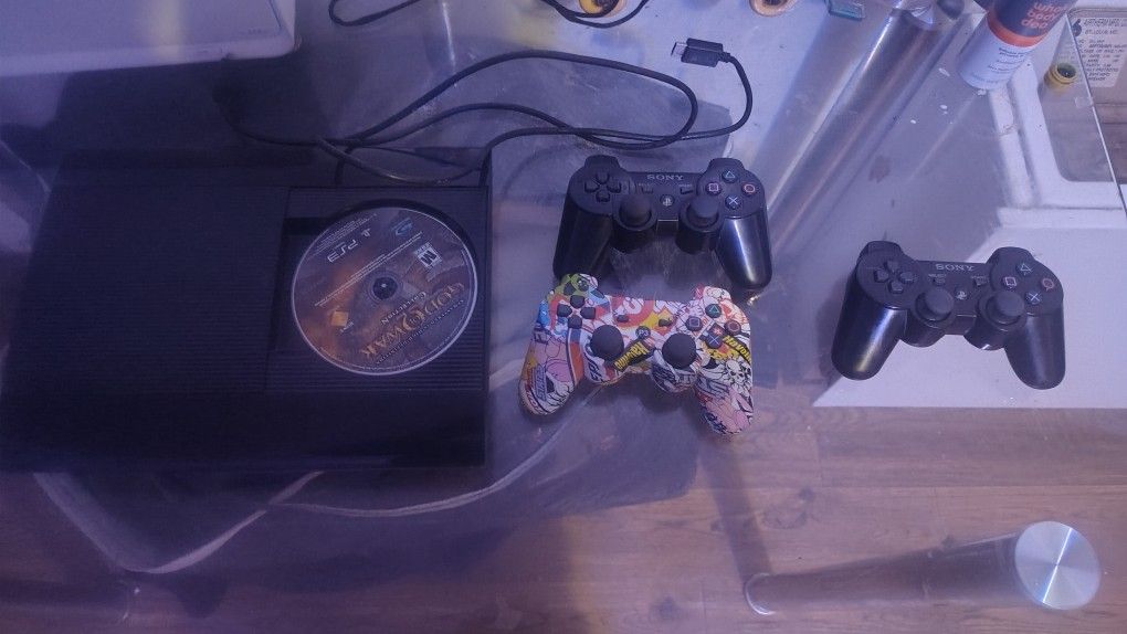 PS3 250gb , 3 Controllers,3 Games