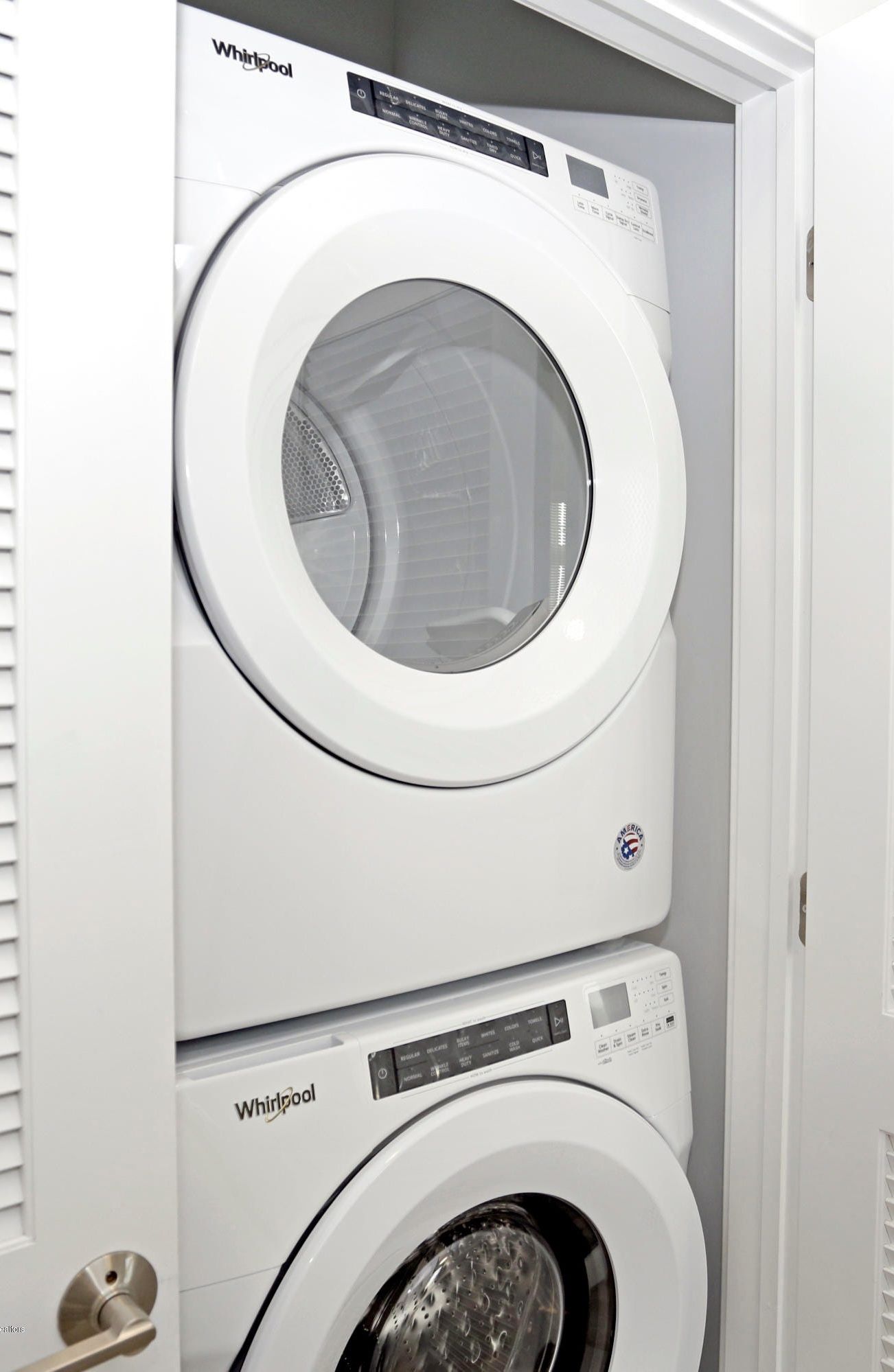 Modern Whirlpool Set