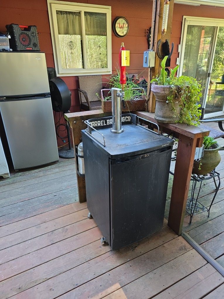 Keg Beer Dispenser