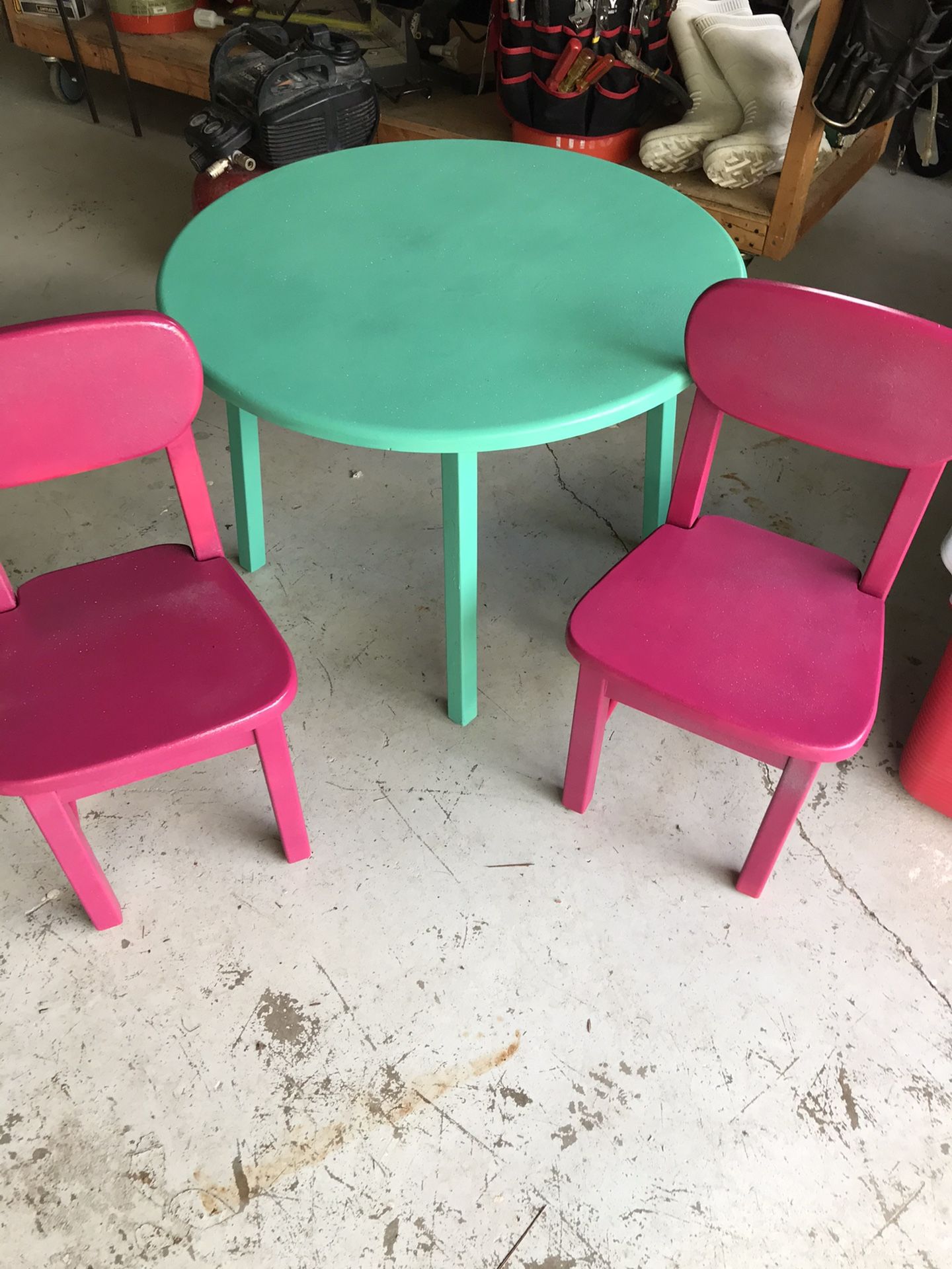 Kids sparkling table and chairs