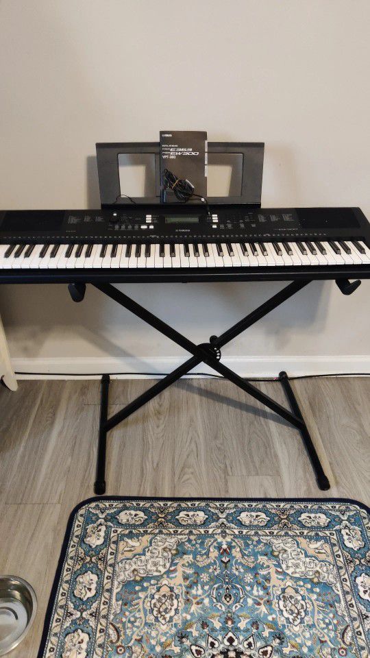 Yamaha EW300 Keyboard