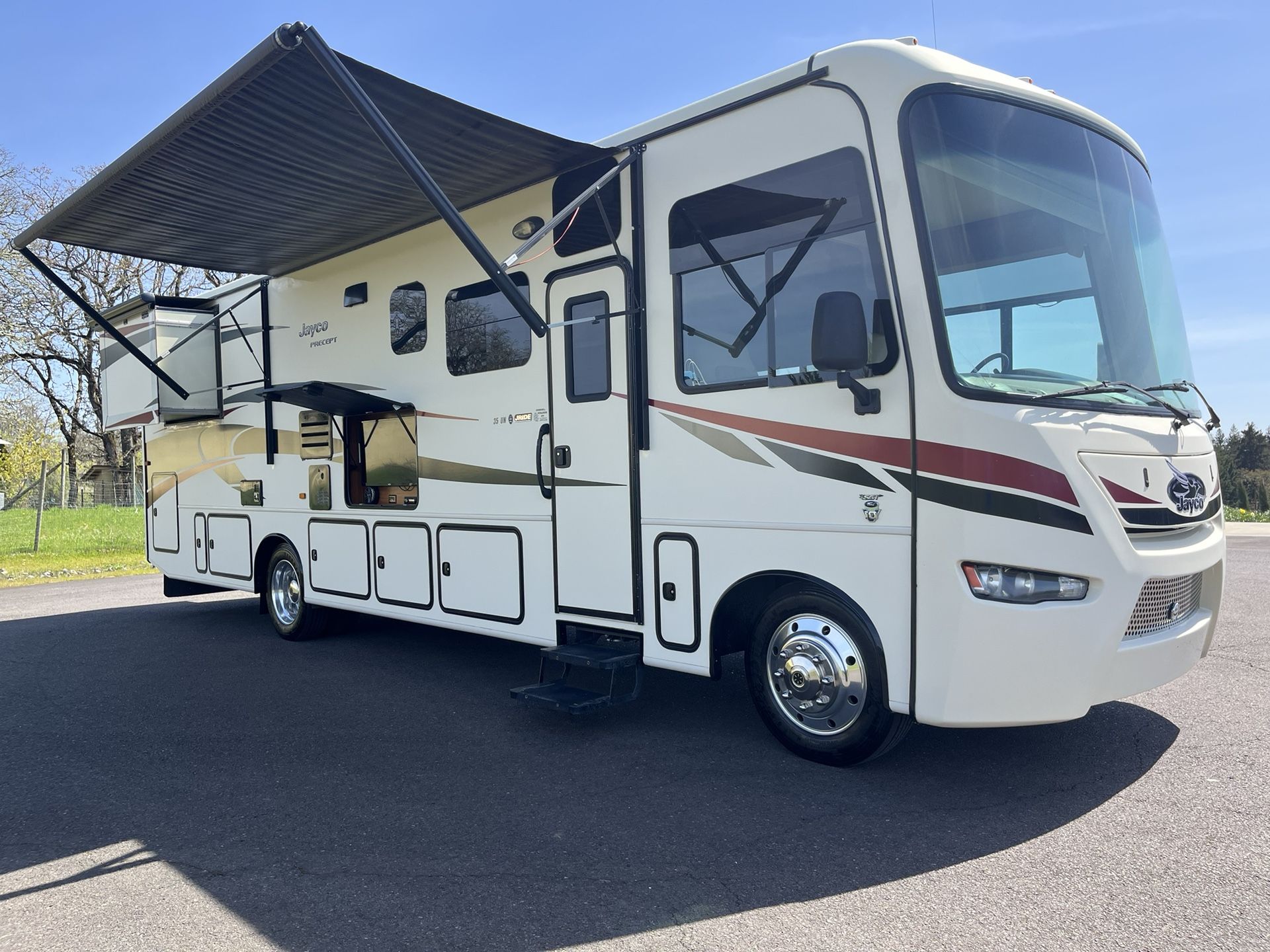 2015 Jayco Percept 35un With 3 Slide Outs!