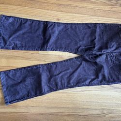 This is a pair of very stylish deep purple corduroy flared trousers. Its retro style and detailed decorations, as well as the suede patchwork, are in 