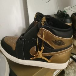 Air JORDAN 1 RETRO OG SIZE 7 NEW W /BOX