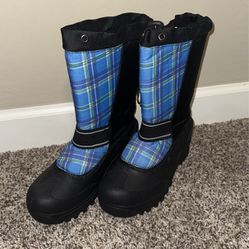 Women’s size 6 snow boots