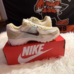 BRAND NEW NIKE ZOOM VOMERO 5