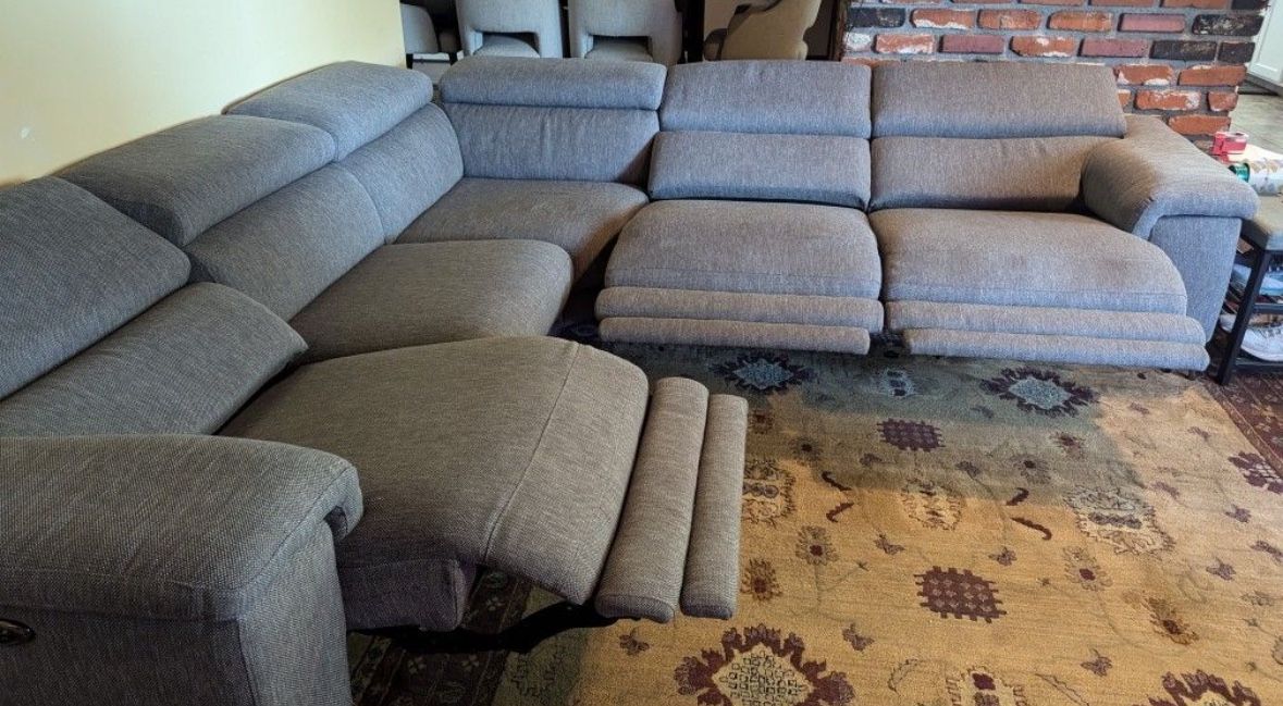 COUCH MODULAR SECTIONAL IN GREAT CONDITION