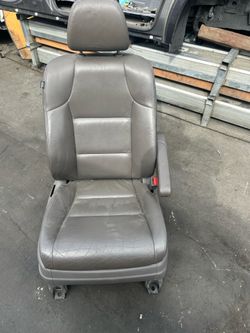 Honda Odyssey Front Row Seat Passenger Side RH Leather 2011 - 2013 ; J350