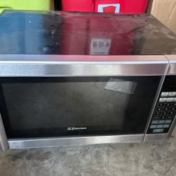 24 Inch Microwave Emerson