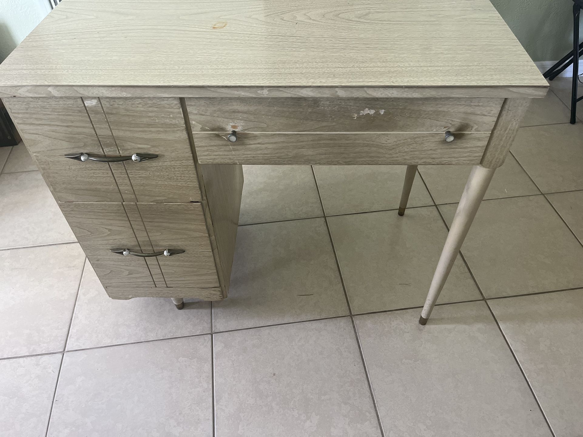 Antique Desk $20
