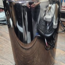 Mac Pro 2013 6-Core, 16GB, 1TB SSD, D700 6GB GPU