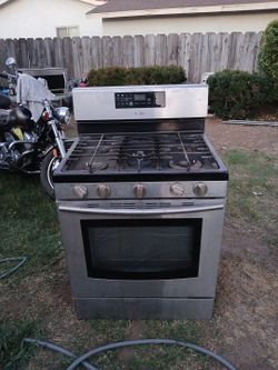 Samsung stove and above stove mounted microwave