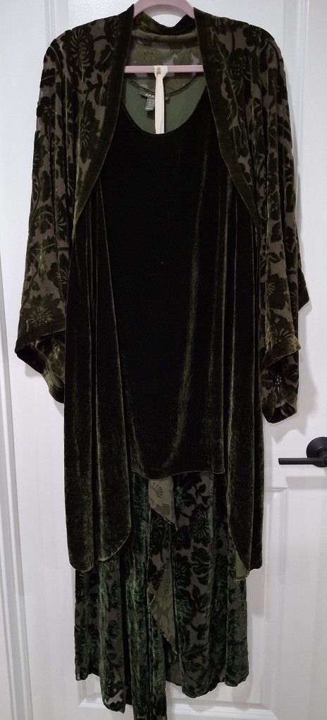 HARARI, 3PC Set Dress, Green Velvet. One-Size, USA