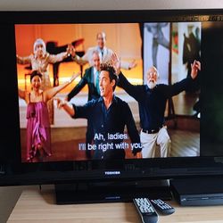 40" Toshiba Flat Screen TV & ILive HDMI DVD Player 