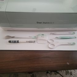 New Cricut Explore Air 2 with kit