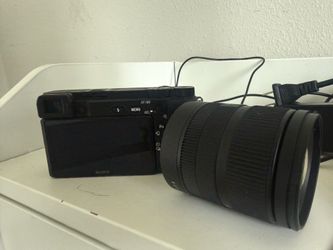 Sony Alpha 6400