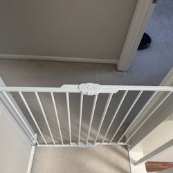 Regalo Easy Step Extra Tall Walk-Thru Baby Gate — White