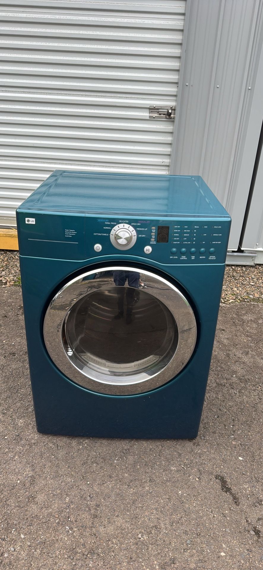LG dryer in excellent condition🔥