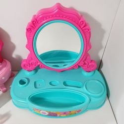 PlayGo Little Vanity Corner, Kid Connection, Hello Kitty & Cosmetic Set