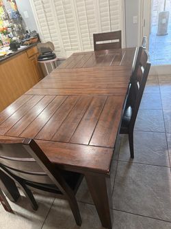 Dining table set