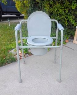 Toilet Portable Handicap Excellent Condition