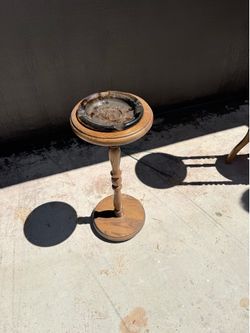 Standing ashtray